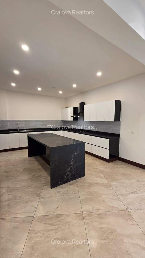 4 Bed Apartment with En Suite at City Drive - 7