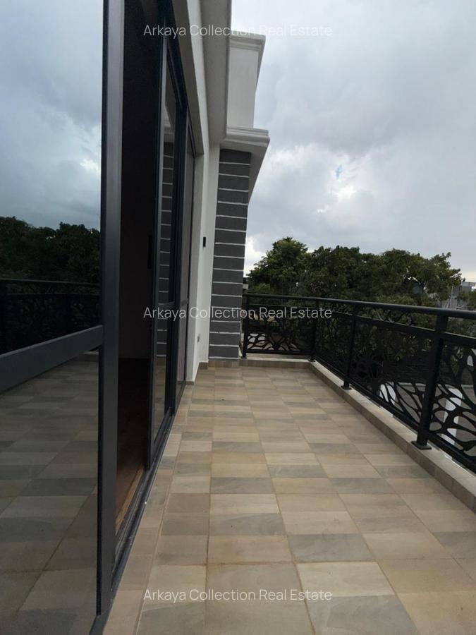 5 Bed Townhouse with En Suite in Lavington - 16