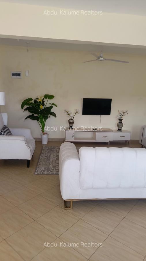 Serviced 2 Bed Apartment with En Suite at Bamburi - 3