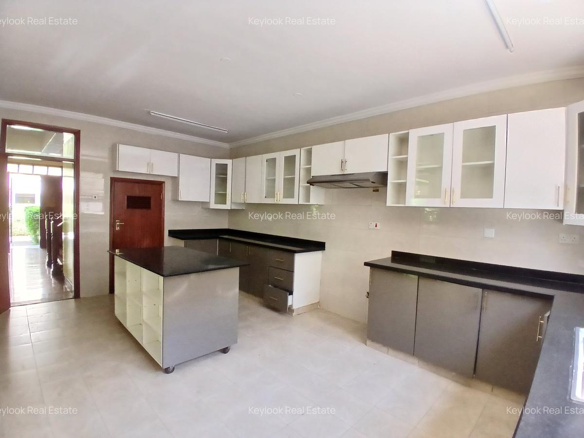 5 Bed Townhouse with En Suite at Lavington - 5