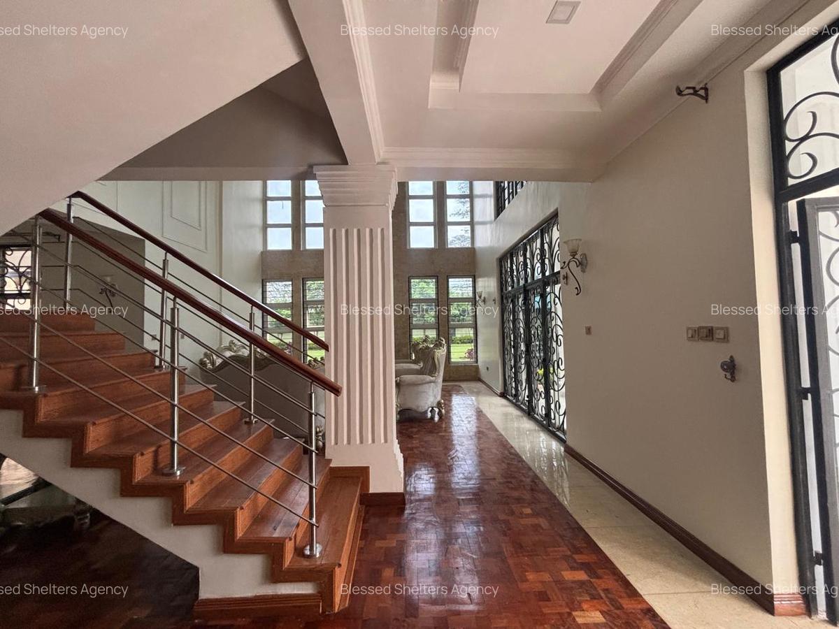 5 Bed Villa with En Suite in Ridgeways - 18