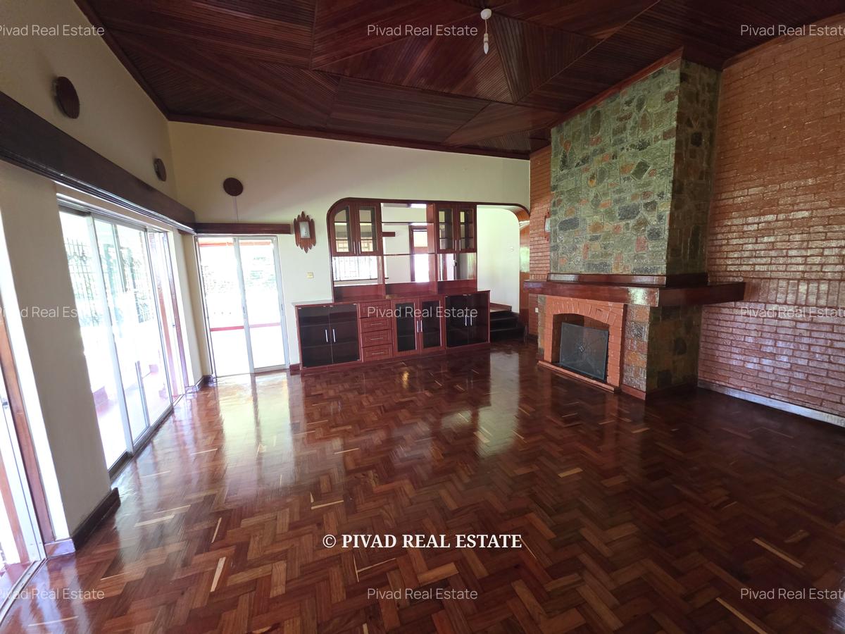 4 Bed House with Garden in Rosslyn - 14