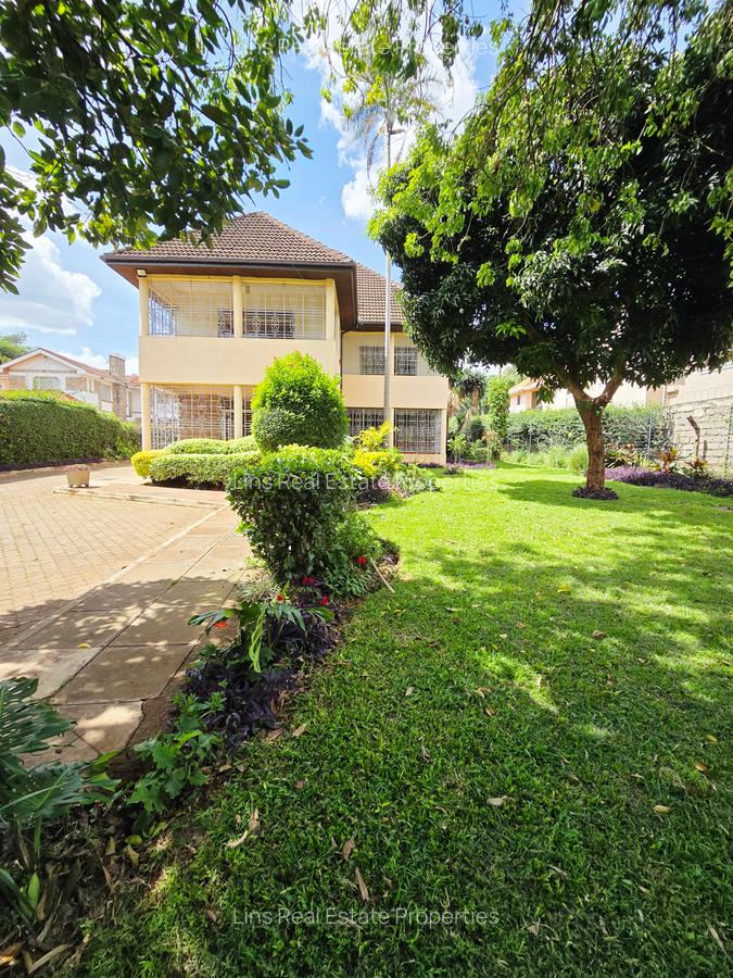 5 Bed House with En Suite in Runda - 1