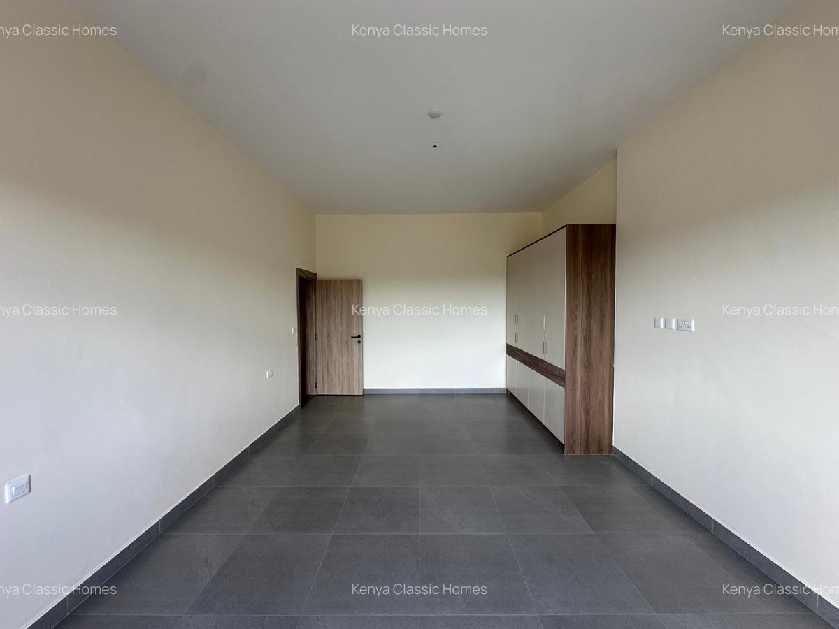 3 Bed Apartment with En Suite at Parklands - 12