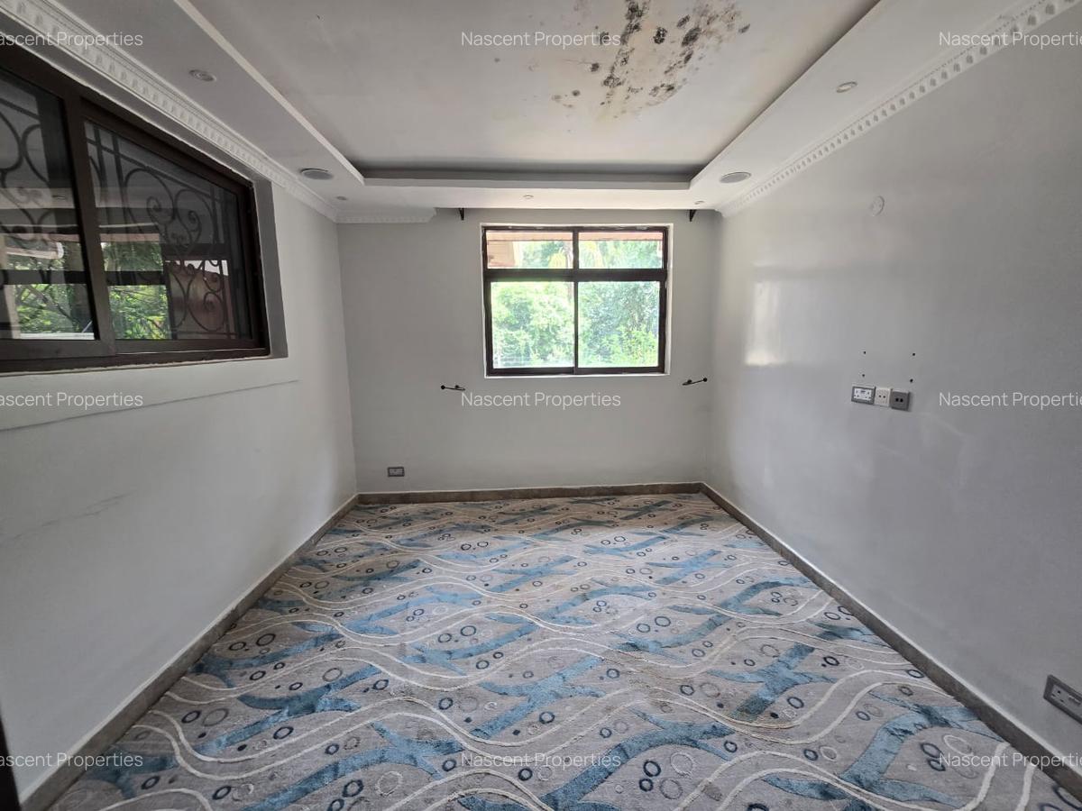 5 Bed Villa with En Suite in Lavington - 4