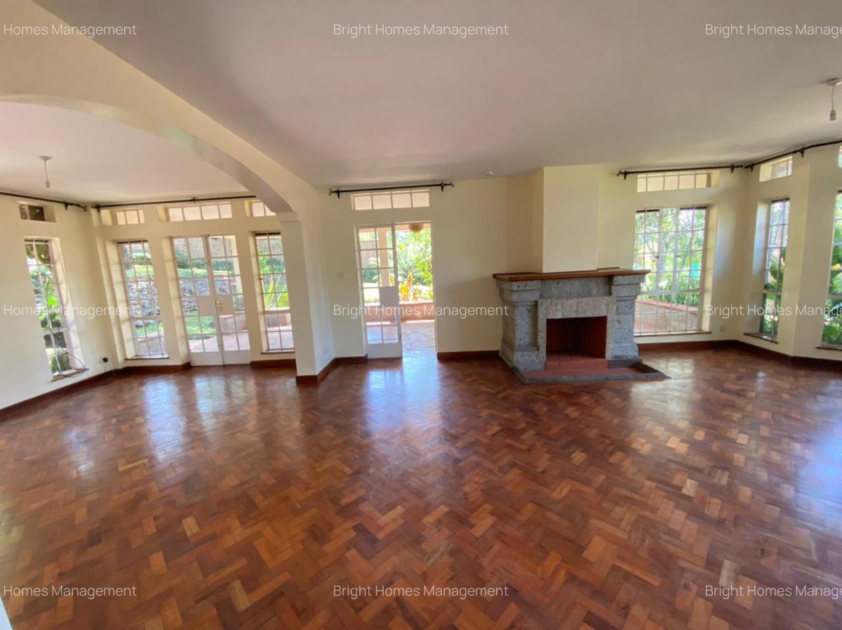 5 Bed Villa with En Suite in Rosslyn - 10