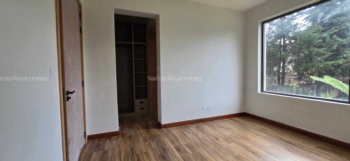 6 Bed Townhouse with En Suite at Lavington Green - 12