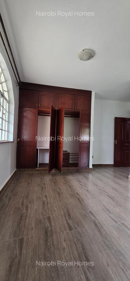 5 Bed Townhouse with En Suite at Lavington Green - 11