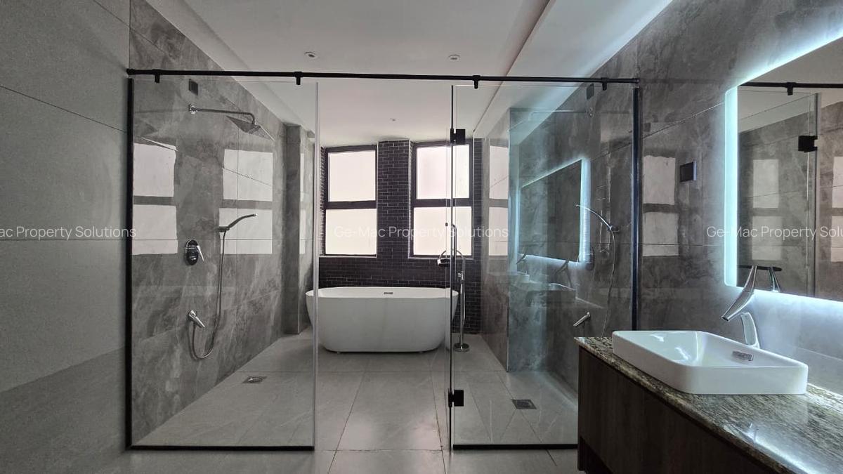 3 Bed Apartment with En Suite in Riverside - 13