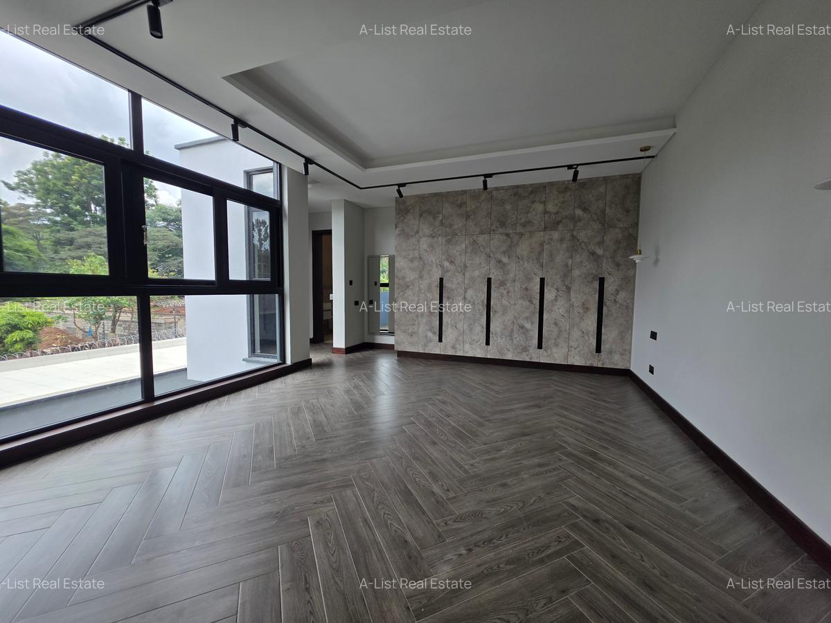 6 Bed House with En Suite at Nyari - 18