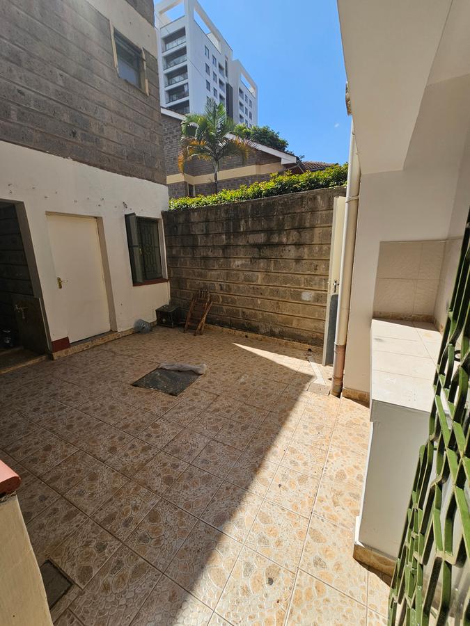 5 Bed Townhouse with En Suite at Lavington - 8