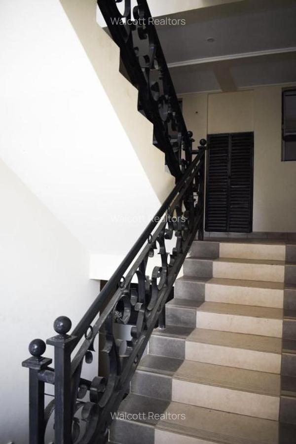 Serviced 2 Bed Apartment with En Suite in Kileleshwa - 7