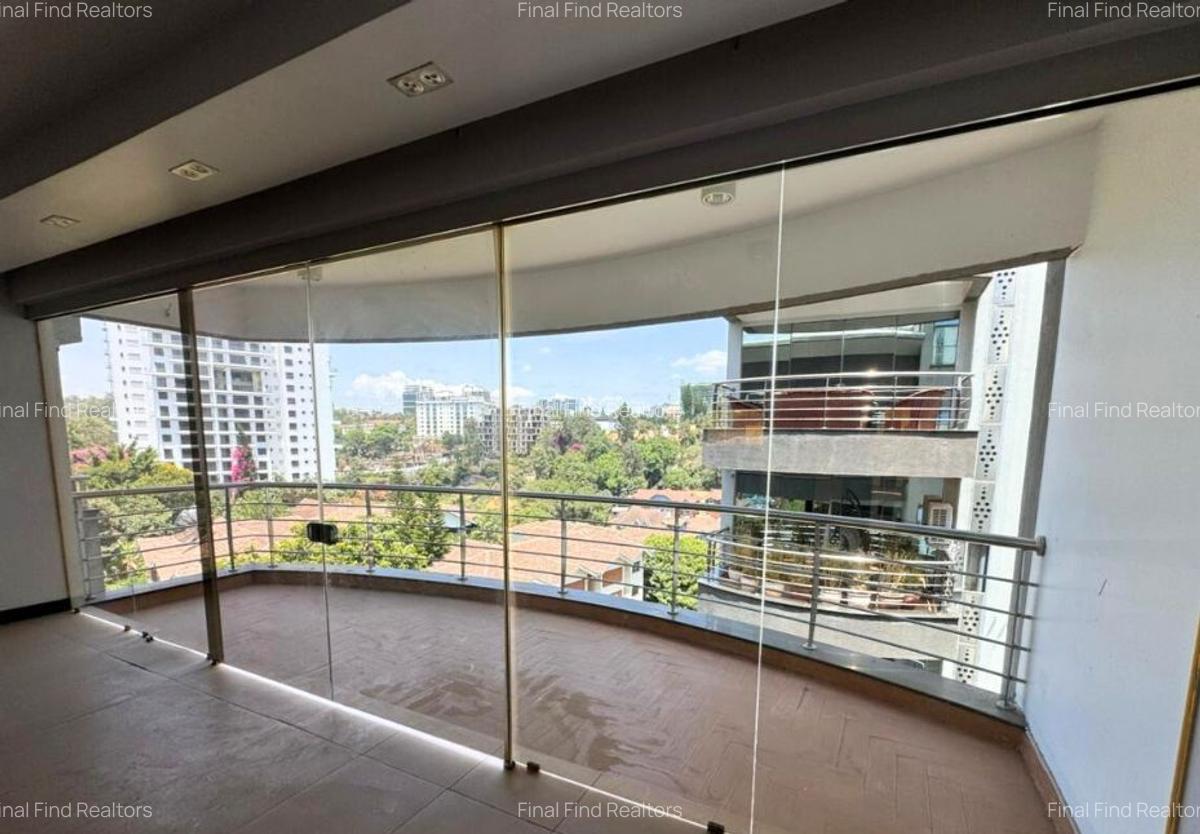 3 Bed Apartment with En Suite in Riverside - 2