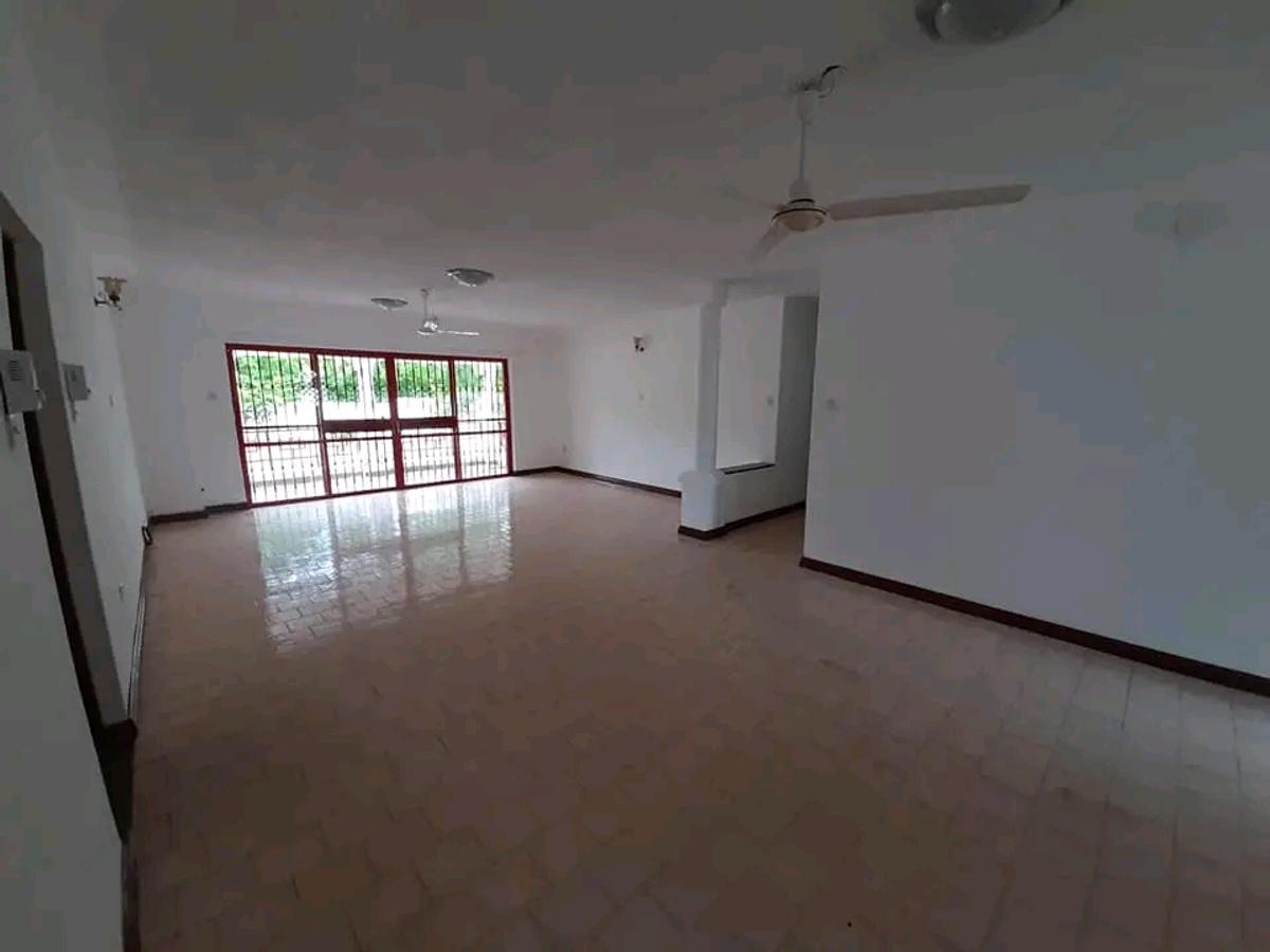 3 Bed Apartment with En Suite at Behind Citymall - 11