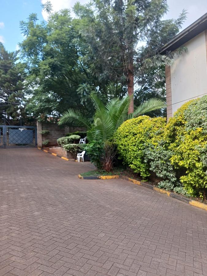 4 Bed Townhouse with En Suite at Hatheru Road - 20