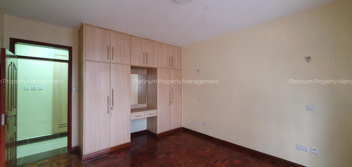 4 Bed Apartment with En Suite at 2Nd Parklands Avenue - 15