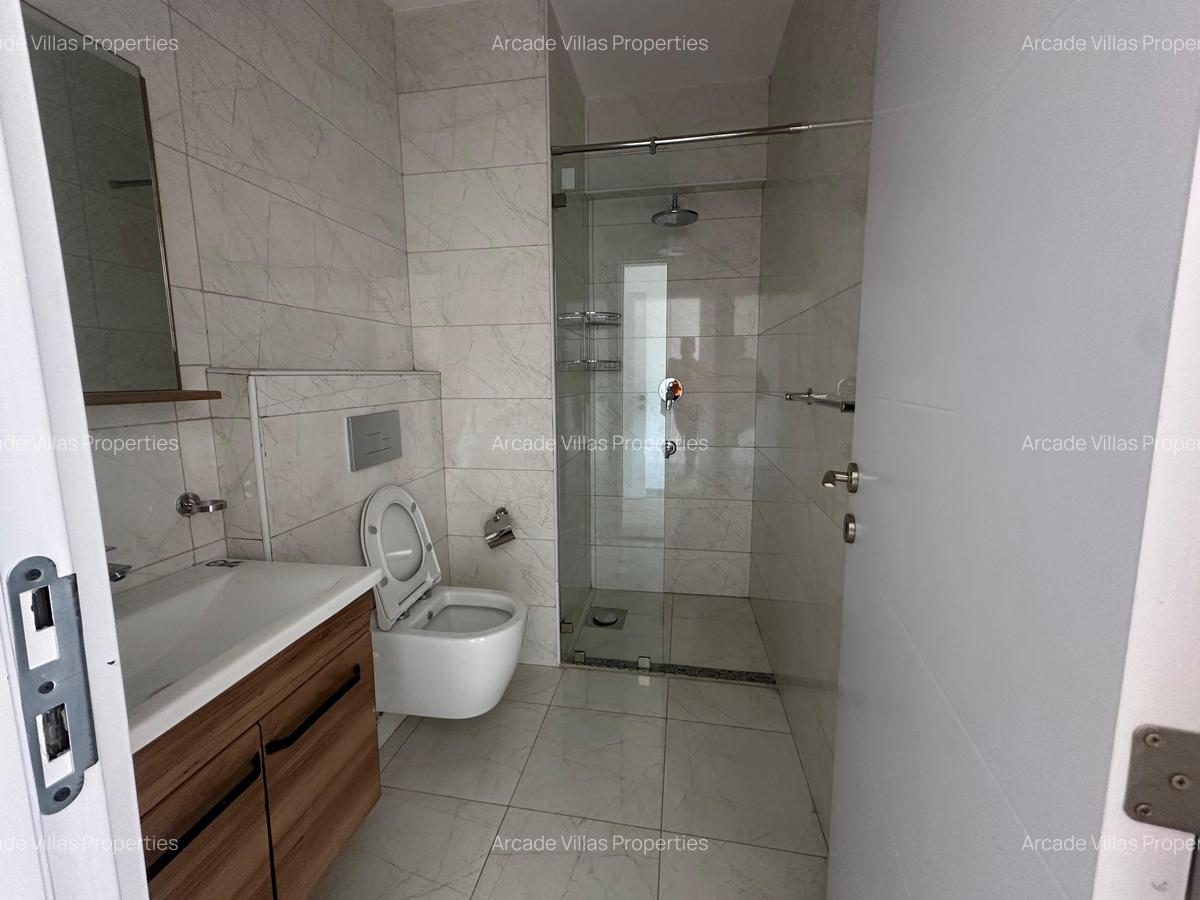 2 Bed Apartment with En Suite in Lavington - 6