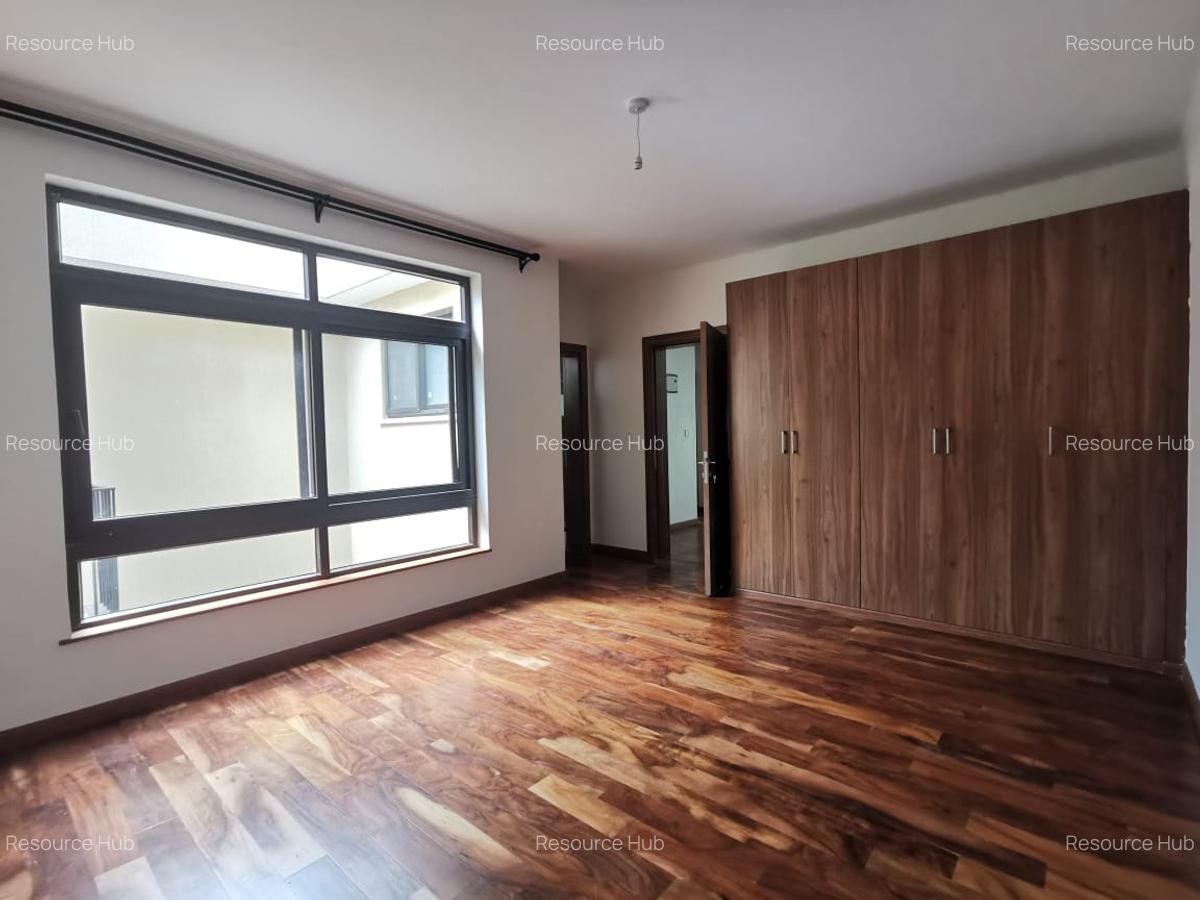 5 Bed Townhouse with En Suite at Lavington Green - 18