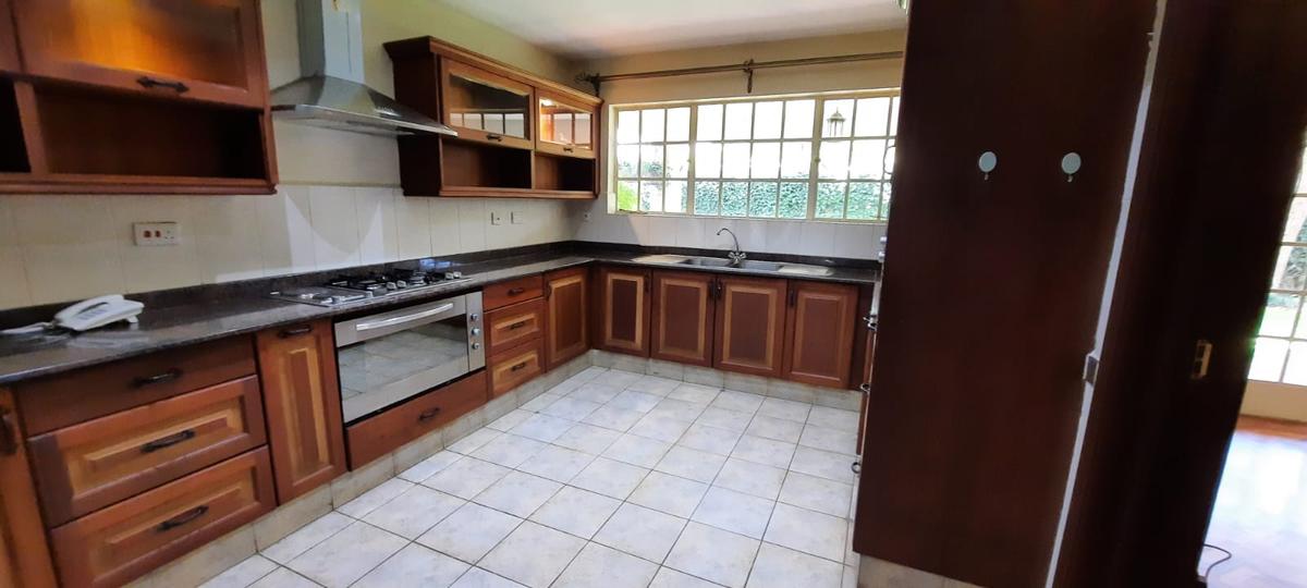 5 Bed Townhouse with En Suite in Lavington - 8