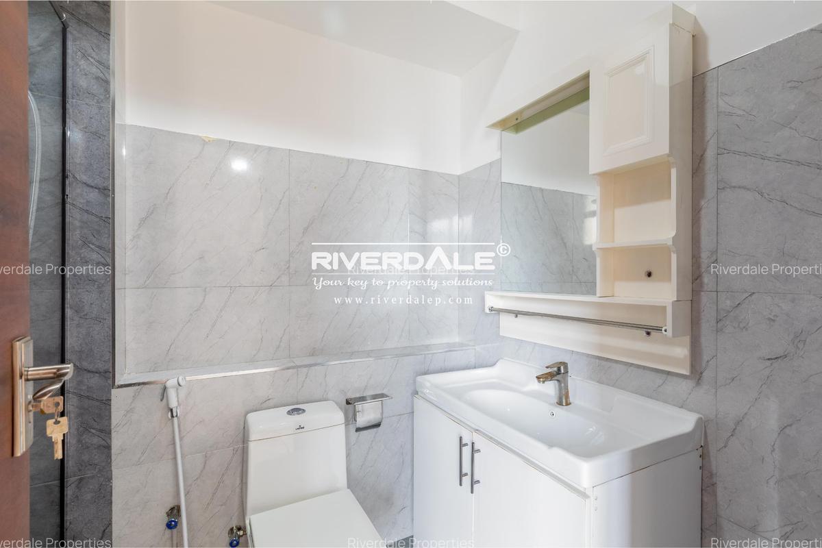 4 Bed Apartment with En Suite in General Mathenge - 9