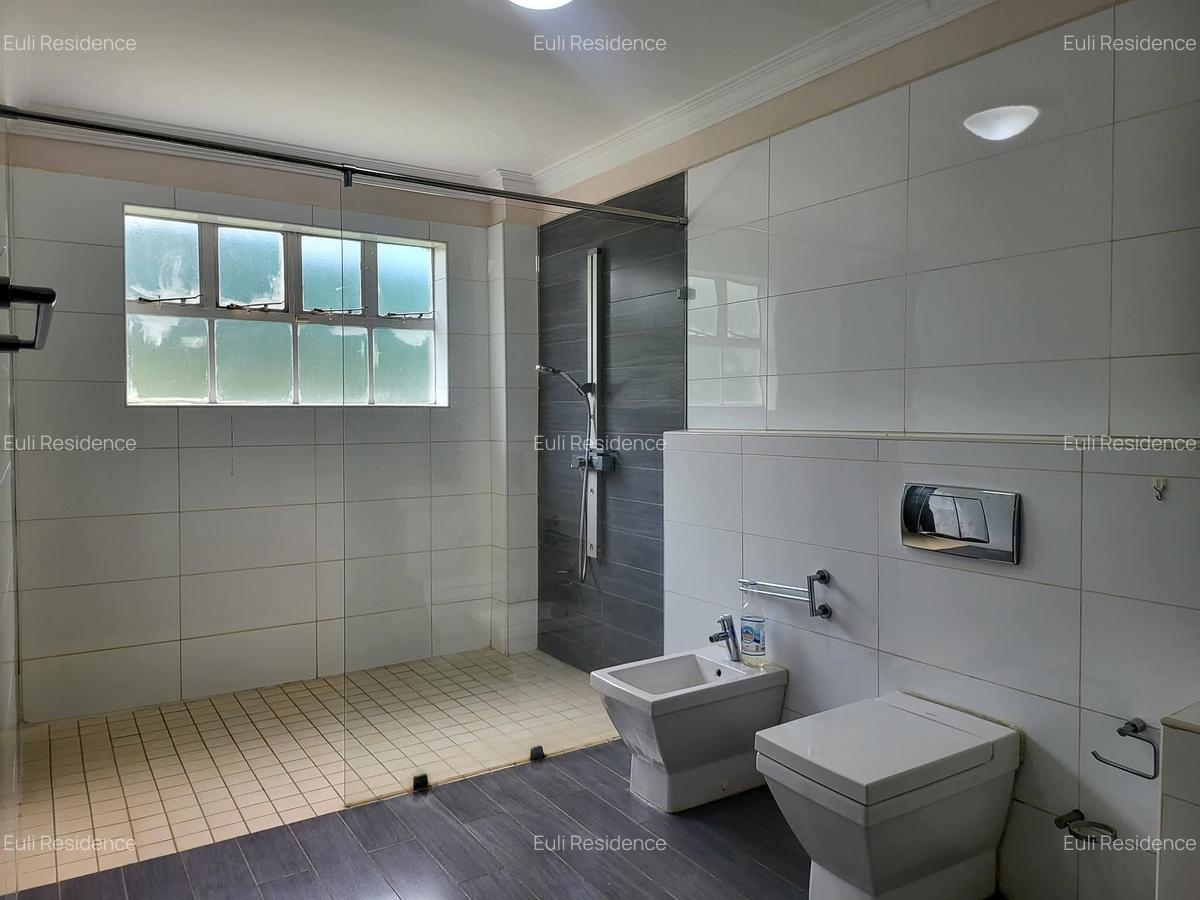 4 Bed House with En Suite at Mimosa Close - 14