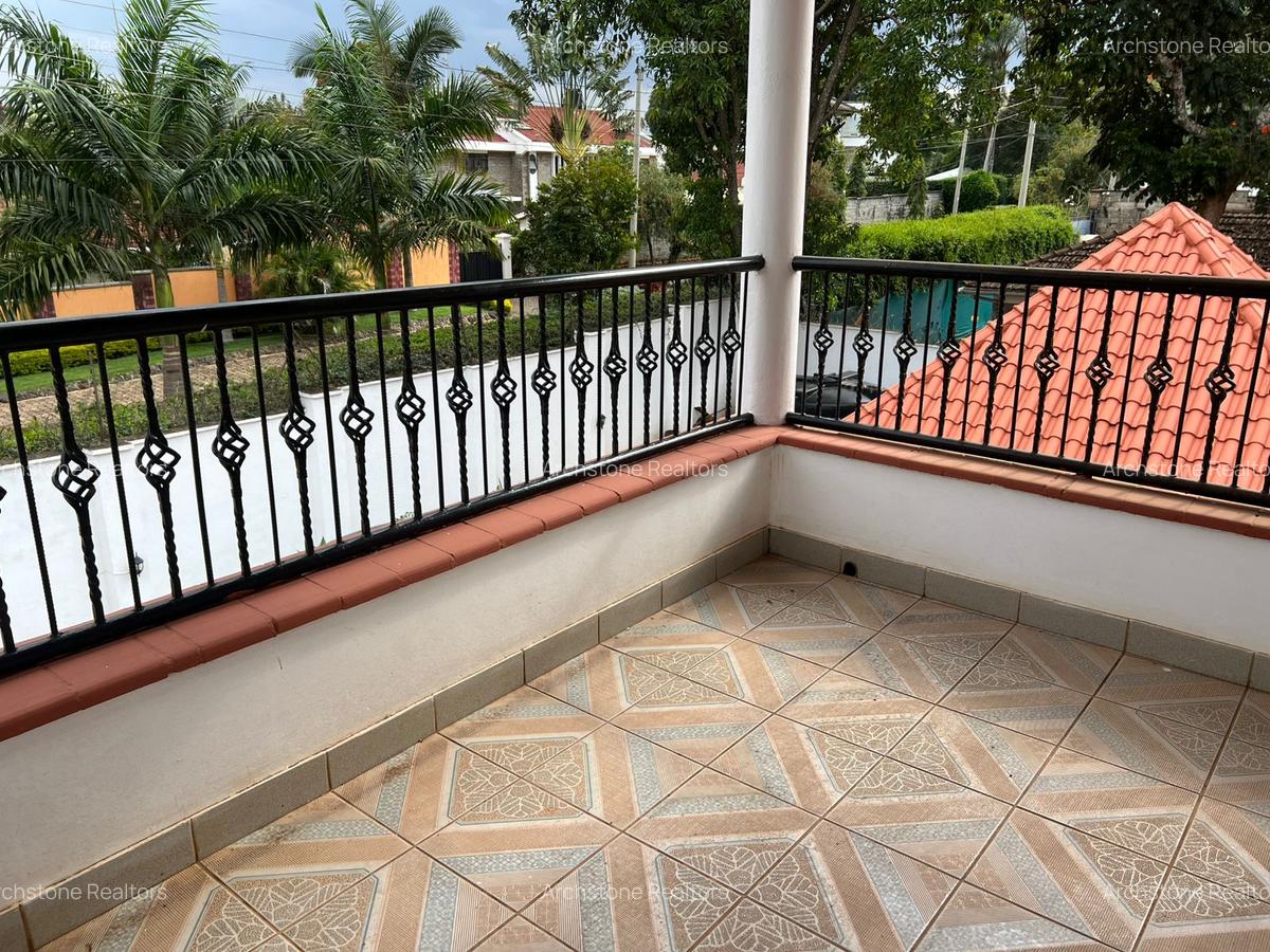 6 Bed House with En Suite in Runda - 14