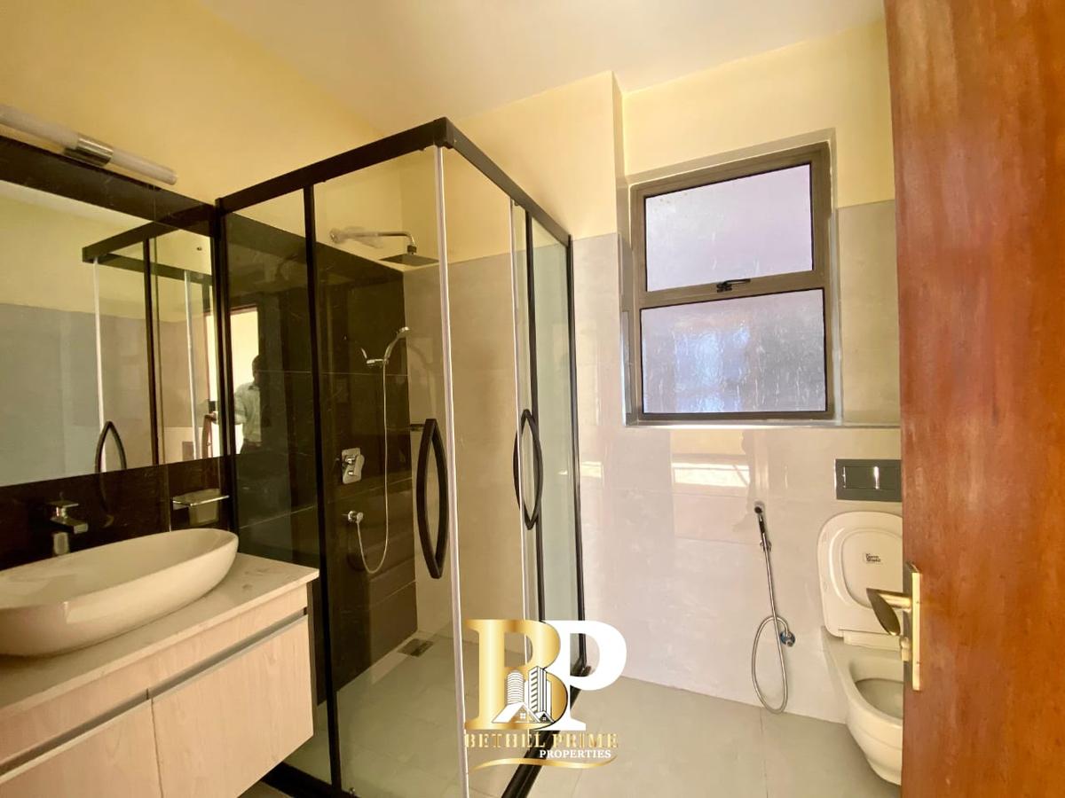 4 Bed Apartment with En Suite in General Mathenge - 16