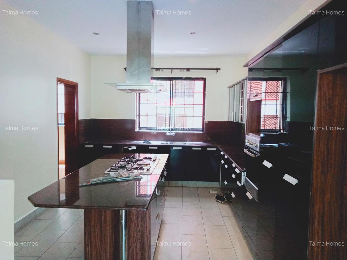 3 Bed Apartment with En Suite at Off Church Rd - 3