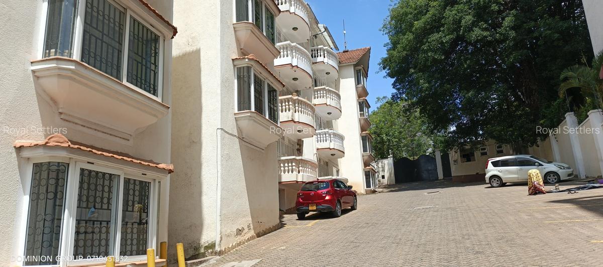 3 Bed Apartment with En Suite at Lantana Road - 17