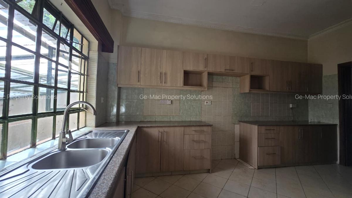 5 Bed Townhouse with En Suite in Lavington - 7