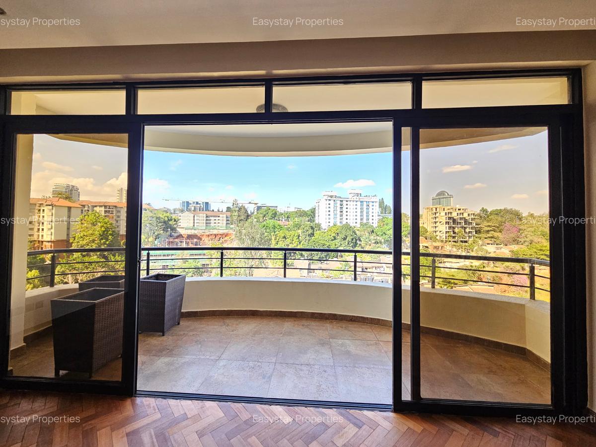 3 Bed Apartment with En Suite in Riverside - 1