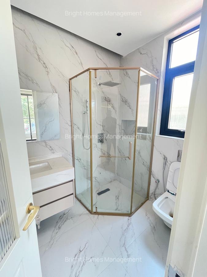 5 Bed Townhouse with En Suite in Lavington - 6