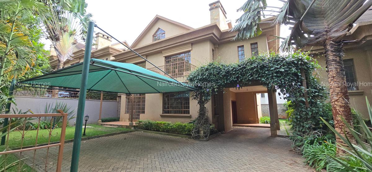 5 Bed Townhouse with En Suite at Lavington - 1