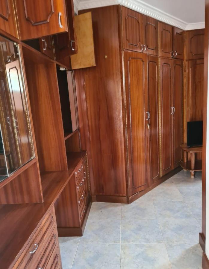 5 Bed House with En Suite in Runda - 8
