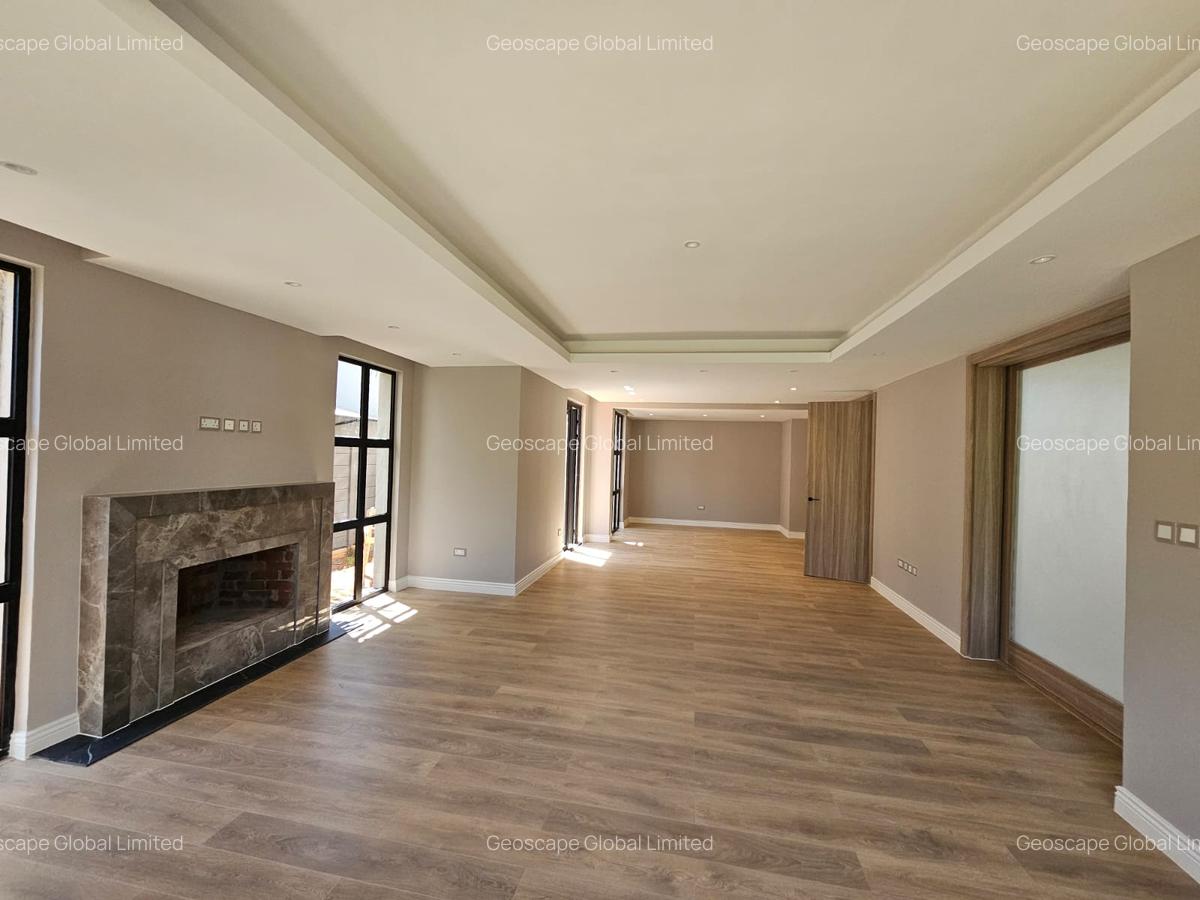 5 Bed Villa with En Suite in Runda - 12
