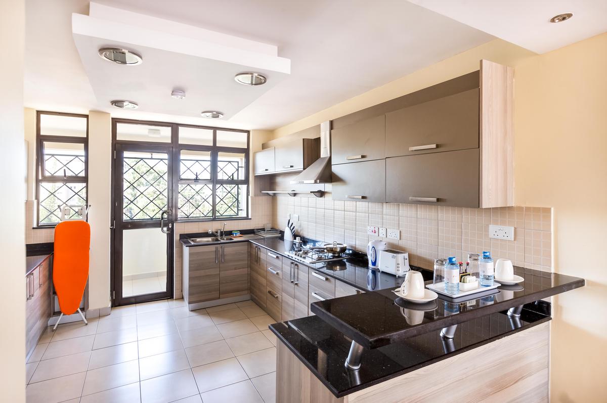 Serviced 2 Bed Apartment with En Suite in Kilimani - 14