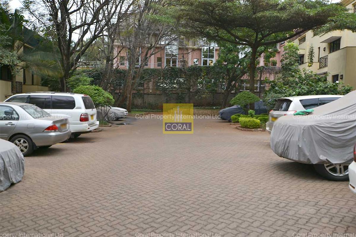 3 Bed Apartment in Riverside - 16