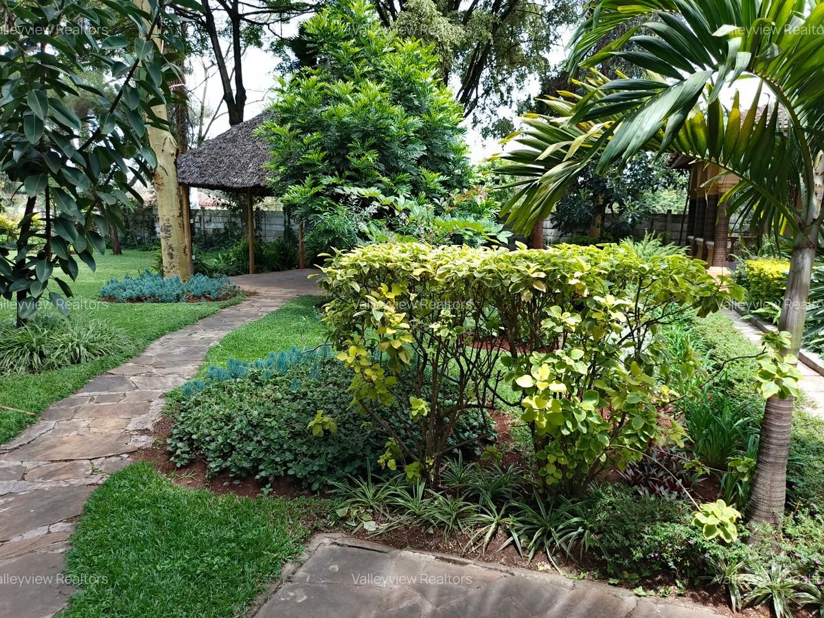 5 Bed House with En Suite at Lavington - 13