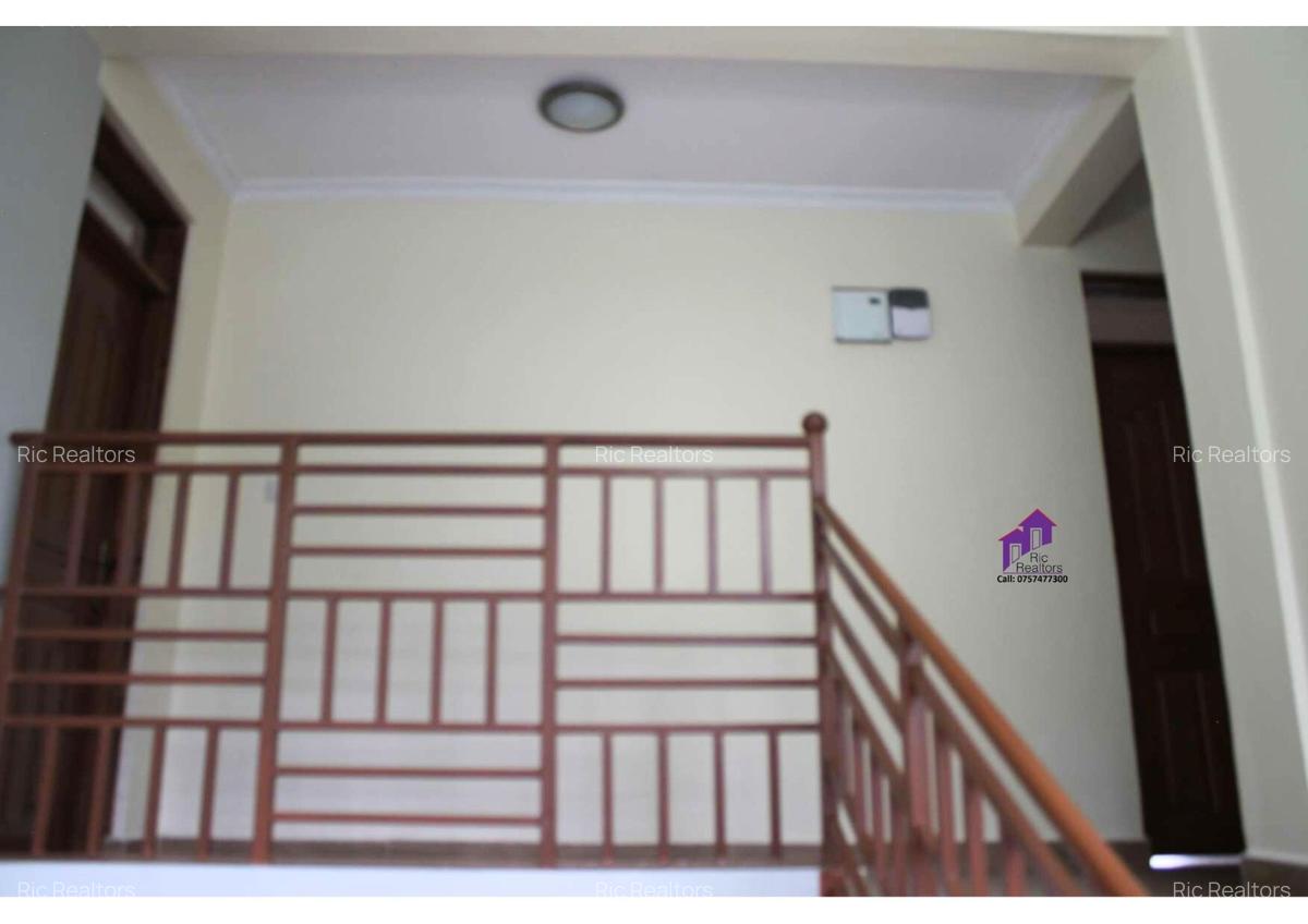 5 Bed Townhouse with En Suite at Rhino Park Road - 19