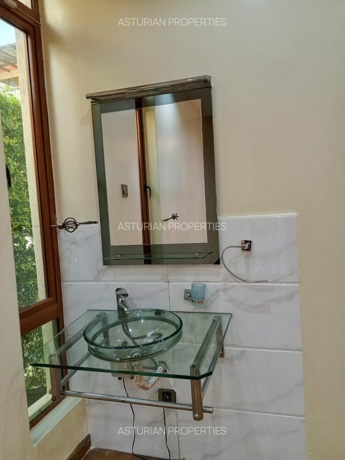 5 Bed Townhouse with En Suite in Lavington - 9