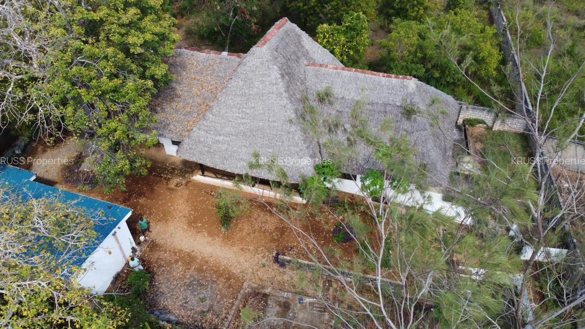 4 Bed House with En Suite at Hs82 - 5