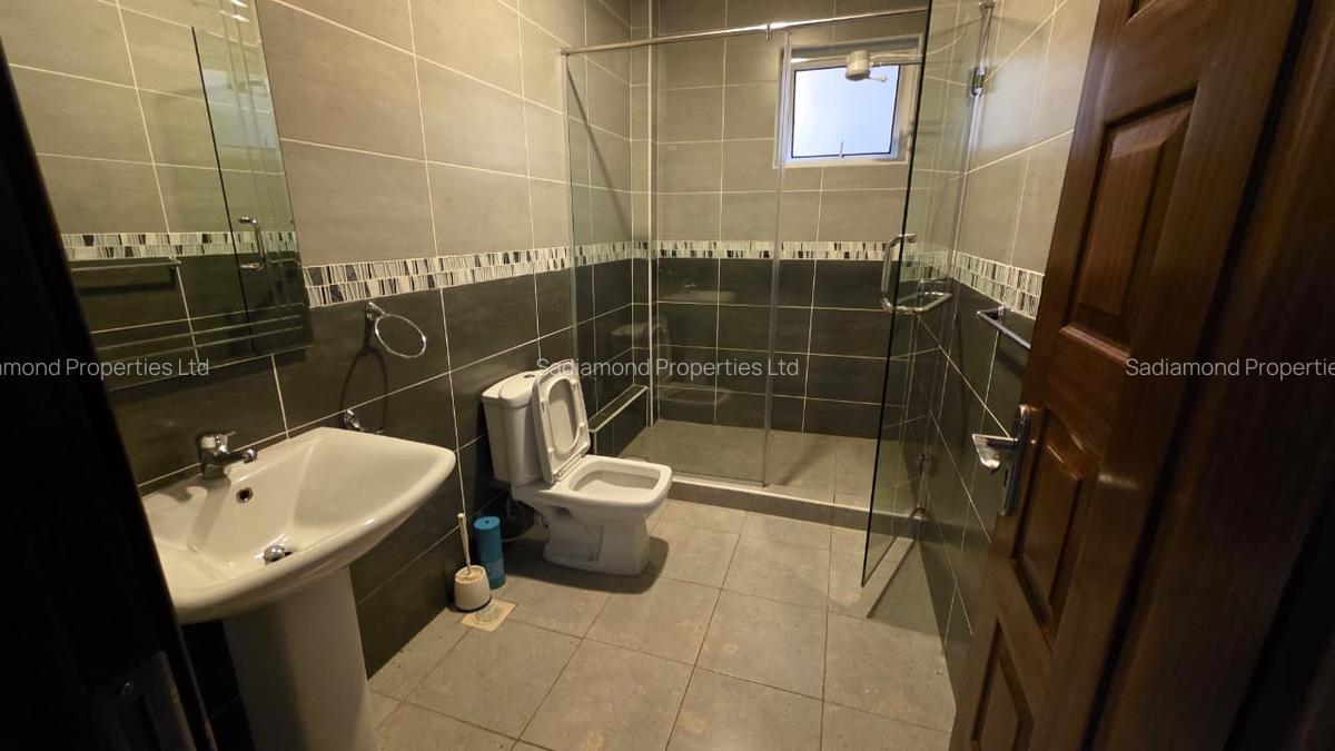 2 Bed Apartment with En Suite in Brookside - 5