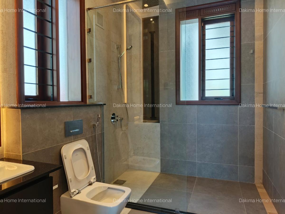 4 Bed House with En Suite in Runda - 10