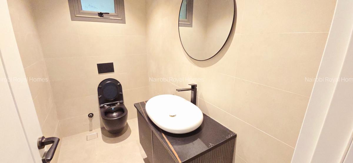 5 Bed House with En Suite at Lavington Green - 19