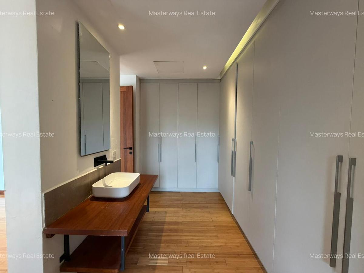 3 Bed House with En Suite in Rosslyn - 14