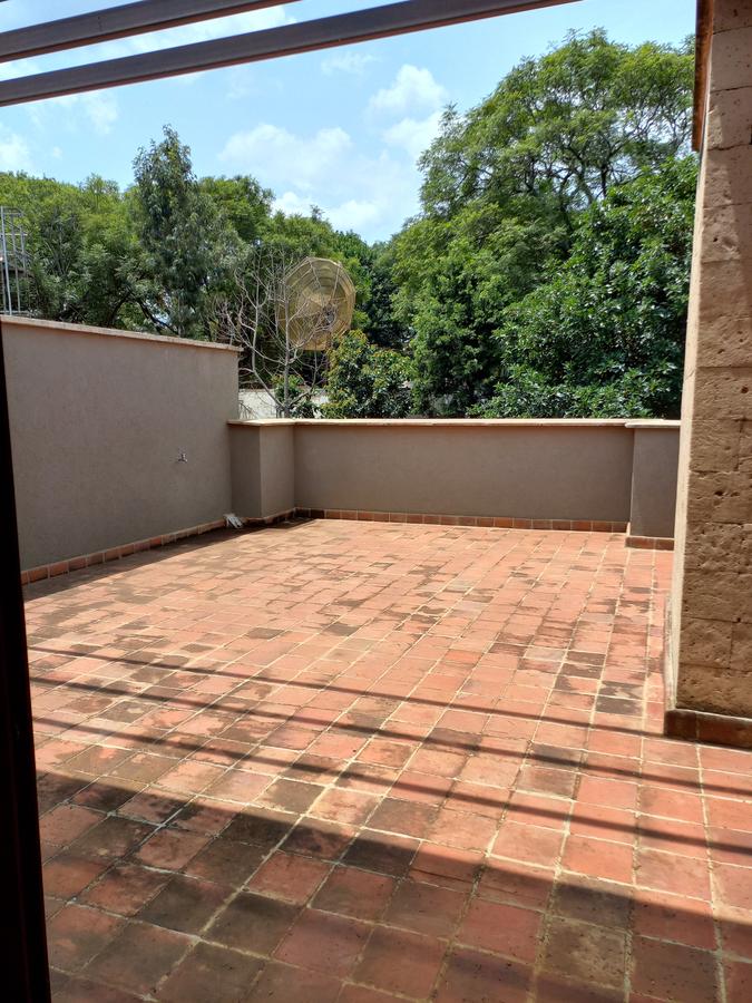 4 Bed Townhouse with En Suite in Lavington - 18