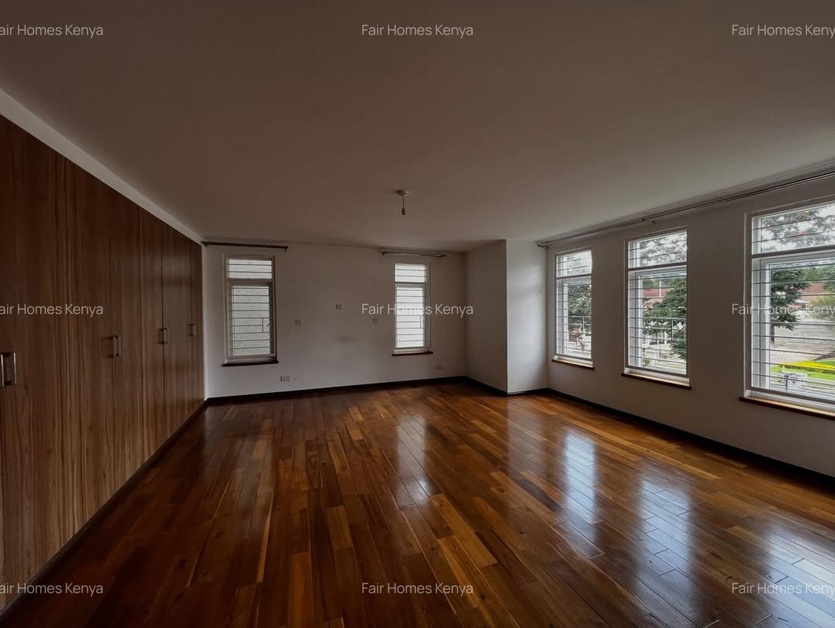 5 Bed Townhouse with En Suite at Lavington Green - 4