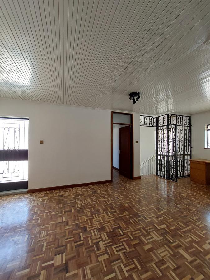 4 Bed Townhouse with En Suite in Westlands Area - 13