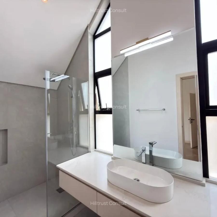 6 Bed Villa with En Suite in Lavington - 7