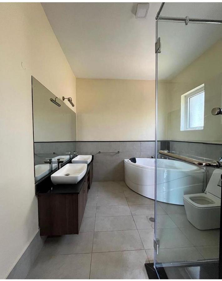 5 Bed Townhouse with En Suite in Lavington - 15